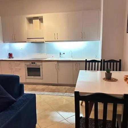 아파트 Cozy 1 Bedroom Apartment-Saranda *